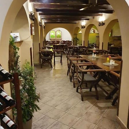 Excalibur Penzion a Restaurace Moravská Třebová Esterno foto