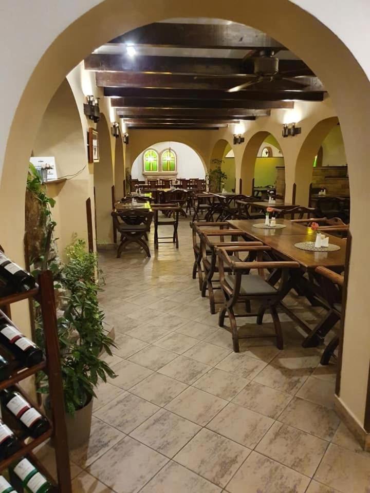Excalibur Penzion a Restaurace Moravská Třebová Esterno foto