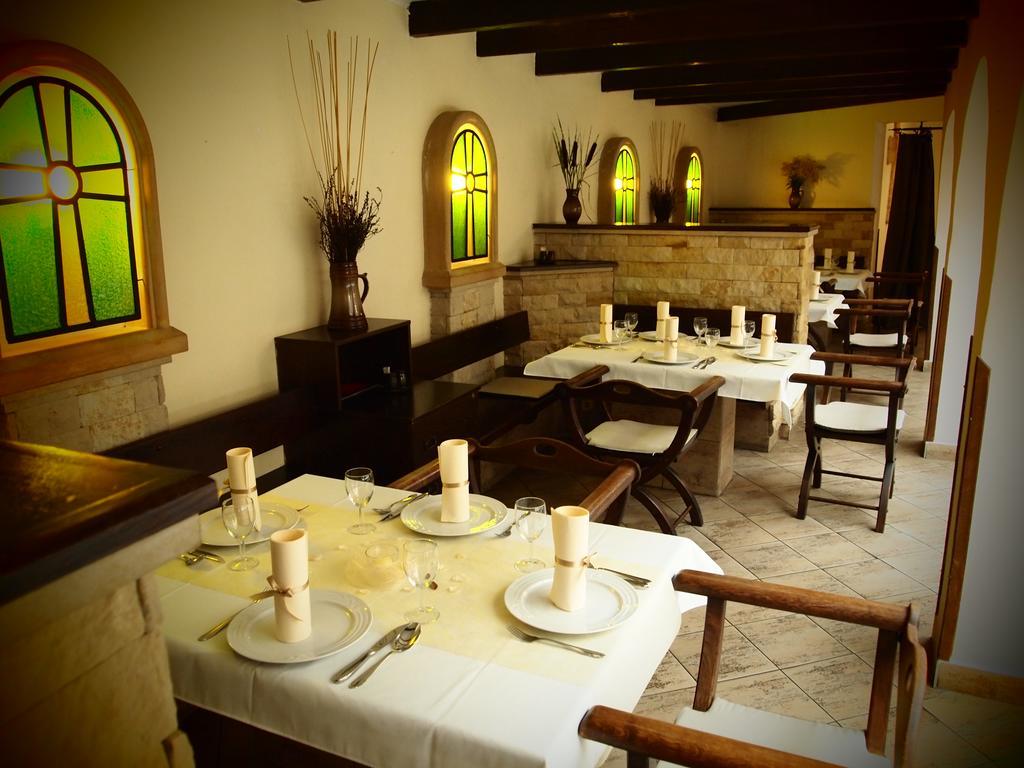 Excalibur Penzion a Restaurace Moravská Třebová Esterno foto