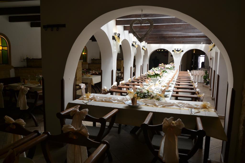 Excalibur Penzion a Restaurace Moravská Třebová Esterno foto