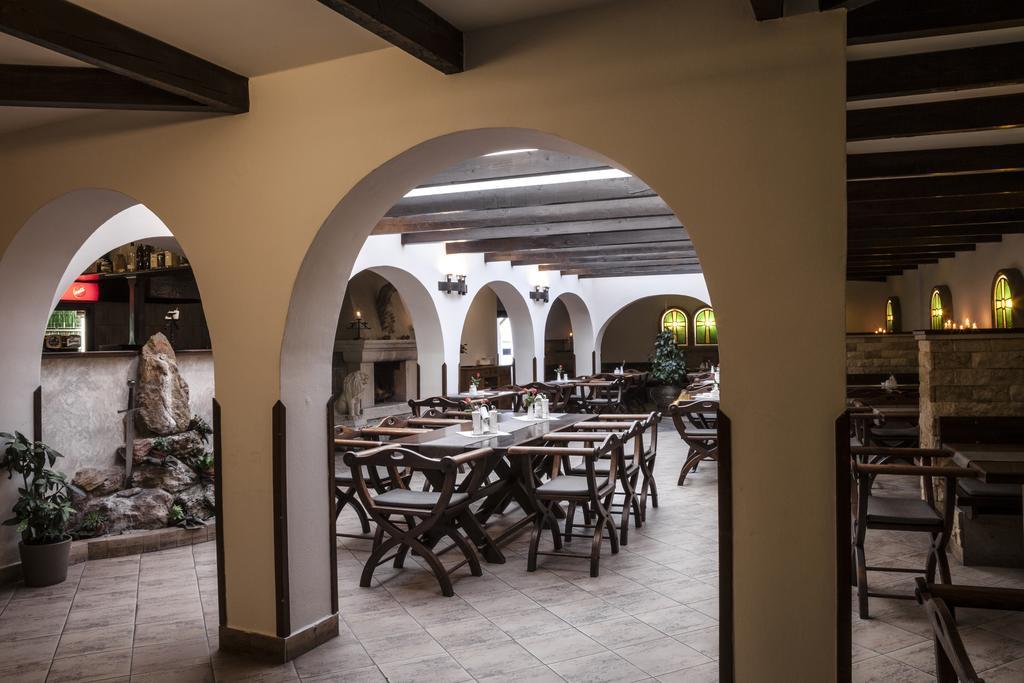 Excalibur Penzion a Restaurace Moravská Třebová Esterno foto