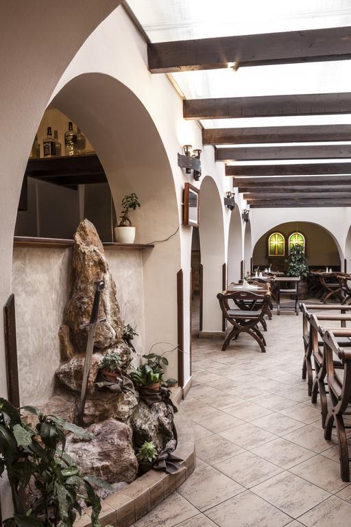 Excalibur Penzion a Restaurace Moravská Třebová Esterno foto