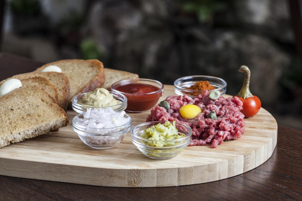 Excalibur Penzion a Restaurace Moravská Třebová Esterno foto